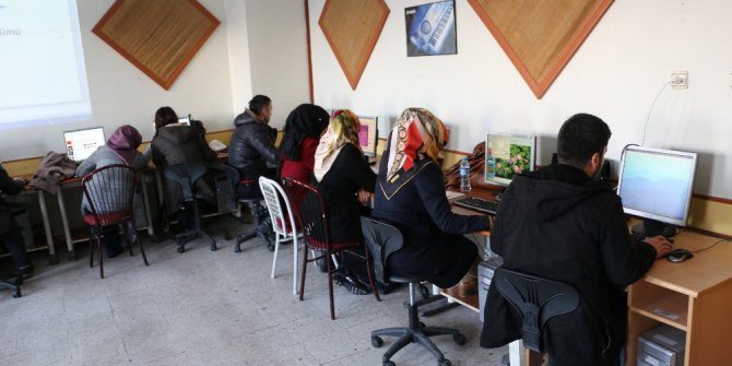 Halk Eğitim Merkezinde yediden yetmişe herkese eğitim veriliyor