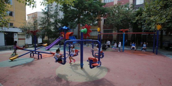 Küçükçekmece’de parklar yenileniyor