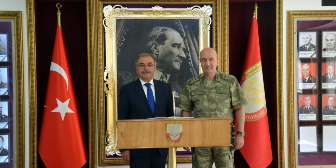 Gelibolu Belediye Başkanı Özacar’dan Korgeneral Aksakallı’ya ziyaret