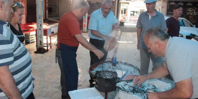 Tavşanlı’da balık pazarında satışlar başladı