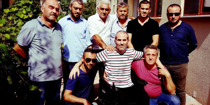 MS hastalığına yakalanan arkadaşlarına tekerlekli sandalye aldılar