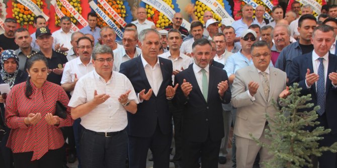 Protokol üyeleri AK Parti Bilecik Merkez İlçe Başkanının işyeri açılışında buluştu