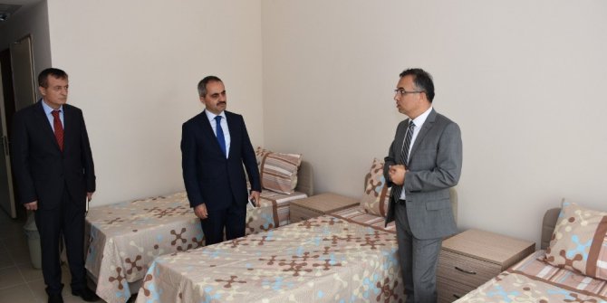 Vali Çeber, KYK’ya ait yurtlarda incelemelerde bulundu