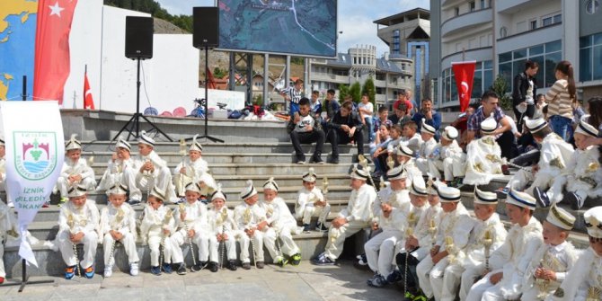 Tutinli çocuklar İznik Belediyesi ile erkekliğe ilk adımı attı