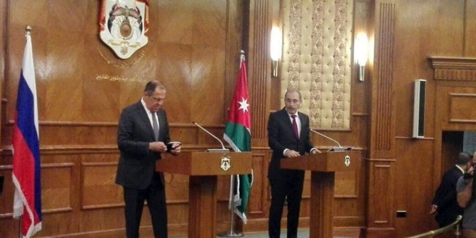 Lavrov: “Terörle mücadele ülkelerin içişlerine müdahale bahanesi yapılmasın”