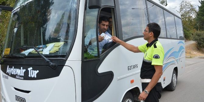Niksar Polisi Öğrenci Servislerini Denetledi
