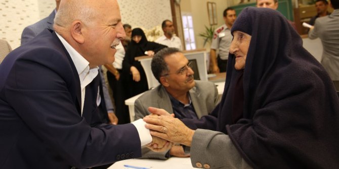 Başkan Sekmen Beyaz Masa’da vatandaşların sorunlarını dinliyor