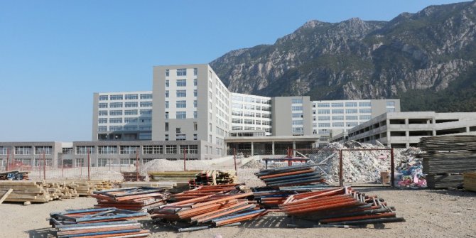 Asansör boşluğa düşen işçi öldü