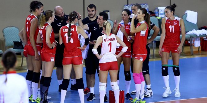 A Milli Bayan Voleybol Takımı, Antalya kampını galibiyetle kapattı