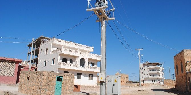 Dicle Elektrik Köy Şebekelerini Yeniliyor