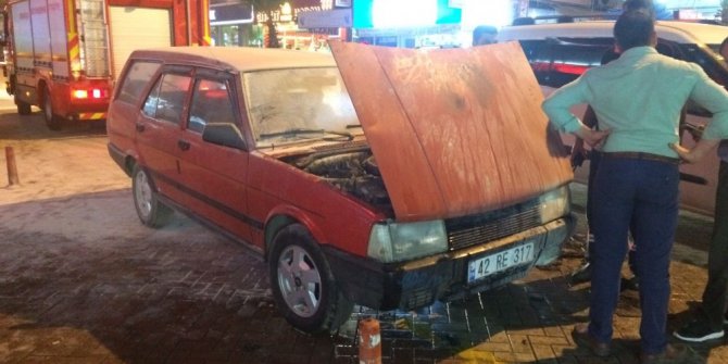 Otomobil seyir halindeyken alev aldı