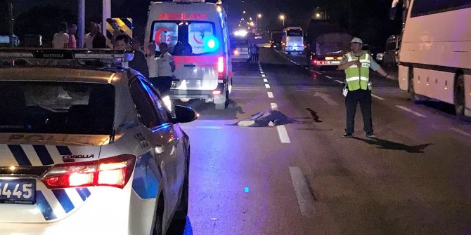 Yolun karşısına geçmeye çalışırken canından oldu