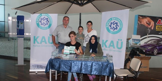 Kafkas Üniversitesi öğrencilerini karşılıyor