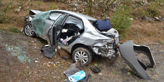 Çorum’da Otomobil Tarlaya Uçtu: 2 Yaralı