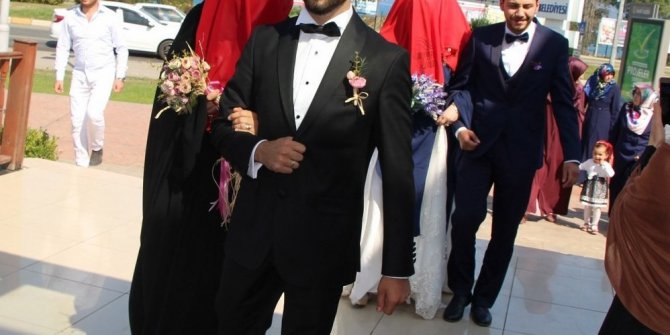 İki kardeş aynı gün evlendi