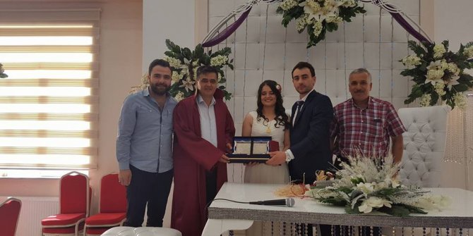 Başkan Yalçın, genç çiftin nikahını kıydı