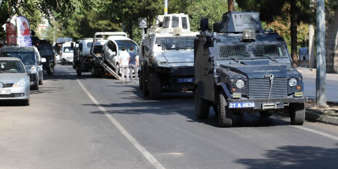 Polis zırhlı aracı sivil araçla çarpıştı