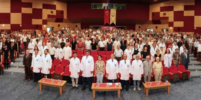 Doktor adayları beyaz önlüklerini giydi