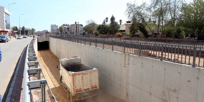 Kepez Katlı Kavşak Projesi’nde tüneller birleşti