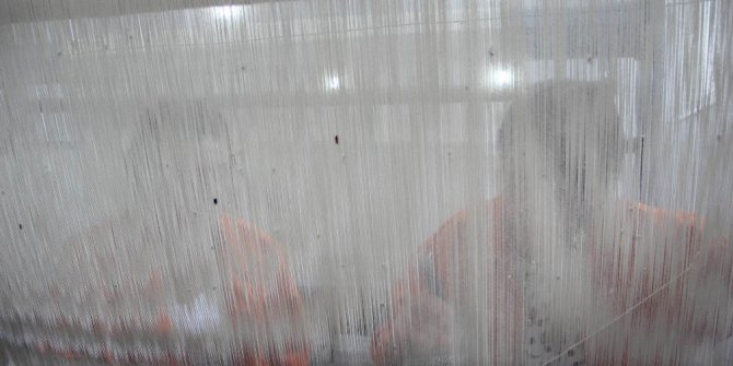 Kadın mahkumlar cezaevinde halı dokuyor