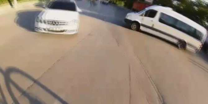 Bursa’da bisikletçinin kazası kask kamerasına yansıdı