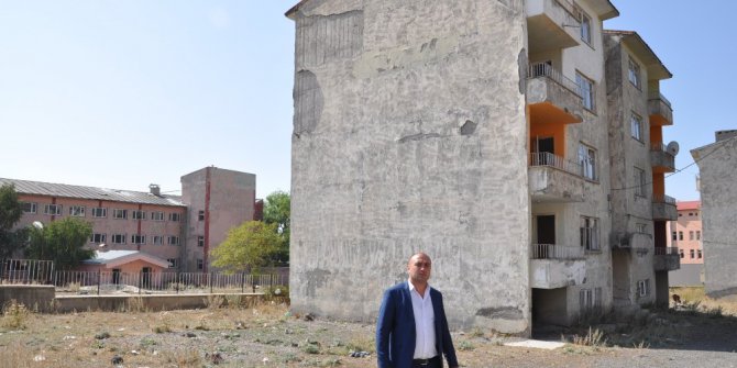 Fevzi Çakmak muhtarının atıl binalardan başı dertte