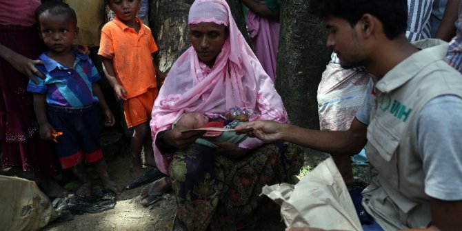 Myanmar katliamından kaçarken doğum yaptı