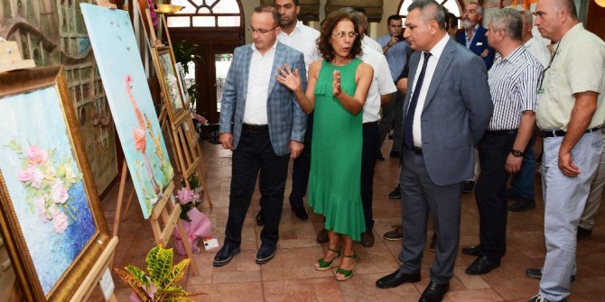 Turan, ‘Heykel resimler’ sergisinin açılışını yaptı