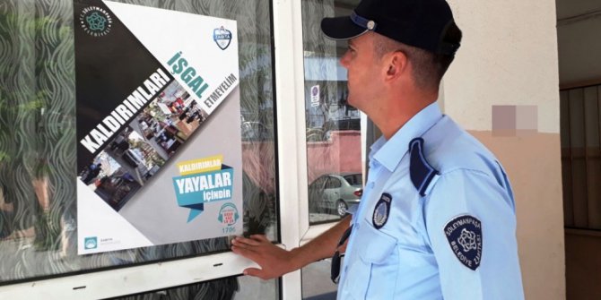 Kaldırım işgaline afişli uyarı