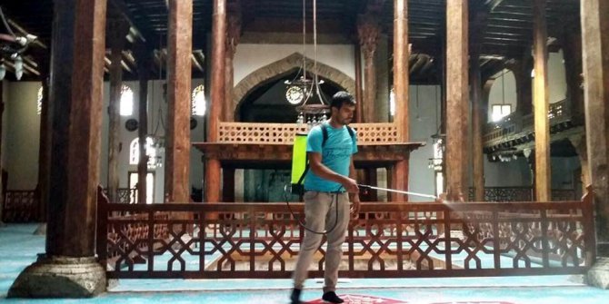 Beyşehir’de camiler gül kokuyor