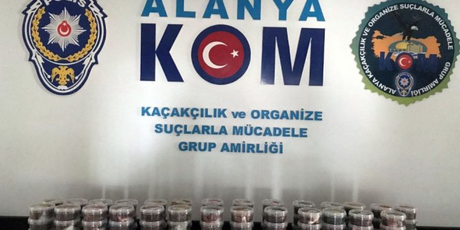 Alanya’da 27 kilo kaçak nargile tütünü ele geçirildi