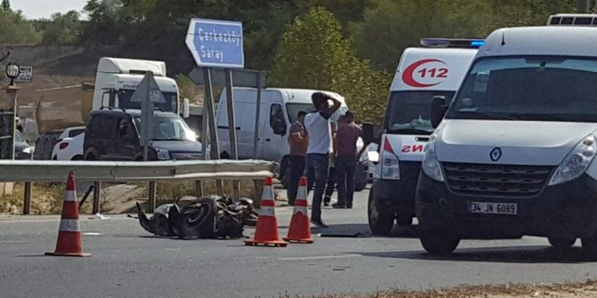 Motosiklet sürücüsü feci kazada can verdi