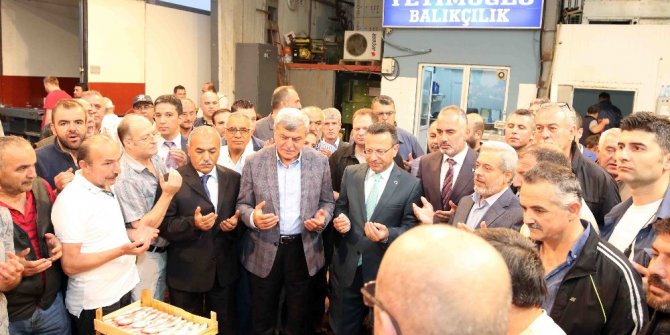 İlk balık mezatına protokol katıldı