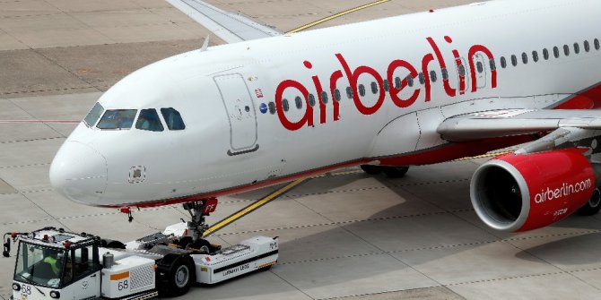 Air Berlin 100 uçuşu iptal etti