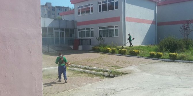 Okul bahçelerinde yoğun çalışma