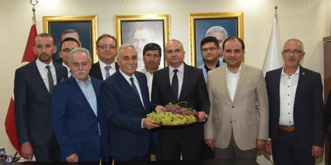 Bakan Fakıbaba Partisinin Manisa İl Yönetim toplantısına katıldı