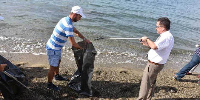 Gençler sahillere dikkat çekti
