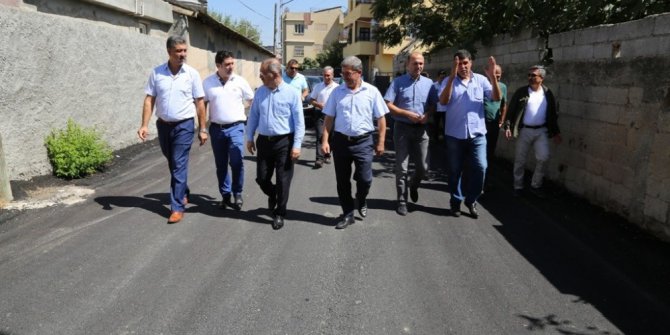 Mahallelere karayolları standardında asfalt yol