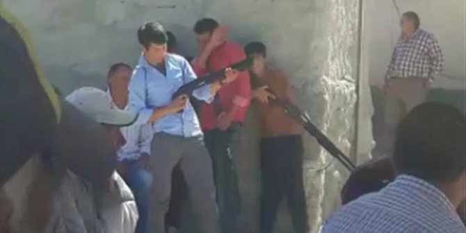 Pompalı tüfekle eğlencenin ortasına daldılar