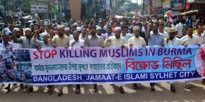 Bangladeş’te Arakan için protesto