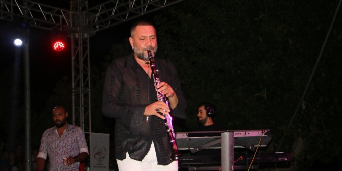 Hüsnü Şenlendirici Kınık Hasat Festivali’nde