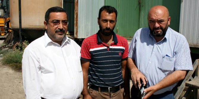 Parkta bulduğu para dolu cüzdanı sahibine teslim etti