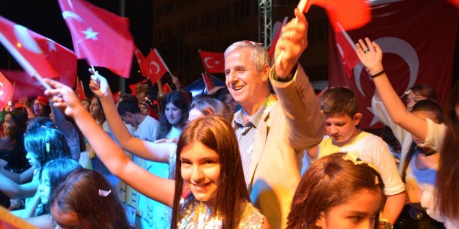 Söke’de yaz okulları final gecesi çocuk şölenine dönüştü