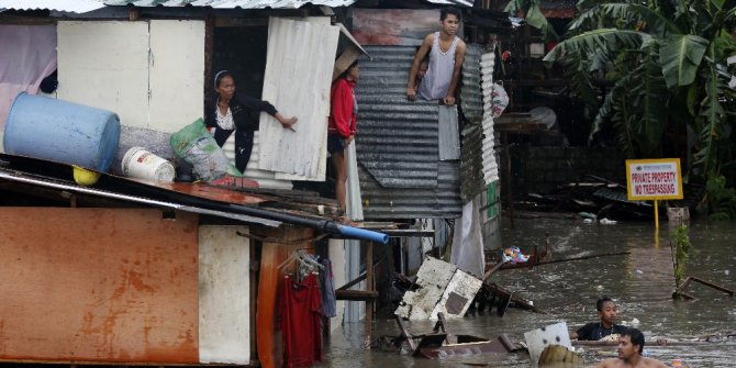 Filipinler’de tropik fırtına: 2 ölü