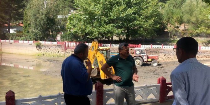 Seydişehir Belediyesi göletleri temizliyor