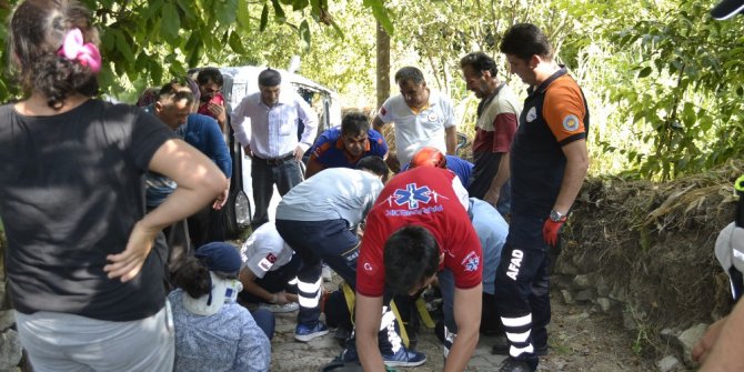 Rampada geri kaçan otomobil takla attı: 2 yaralı