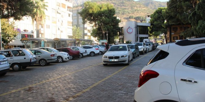 Ağaçsız alanda ‘Ağaç kesilecek’ iddiasıyla eylem yaptılar