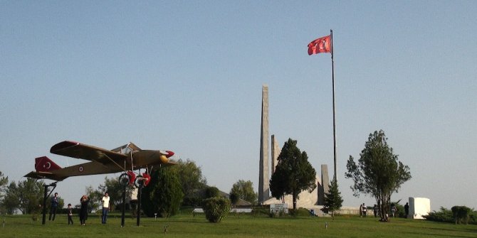 Kütahya’dan yazar Emin Çölaşan’a tepki