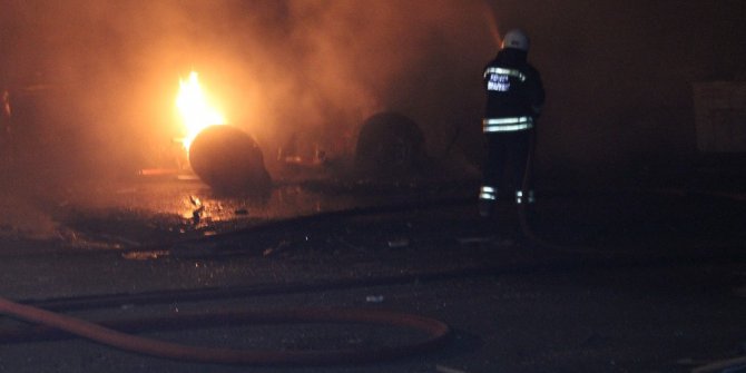 Kıvılcımdan ateş alan otobüsler alev alev yandı