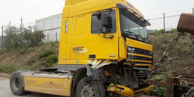 Arızalanan Aracını Kontrol Eden Sürücüye Tır Çarptı: 1 Ölü